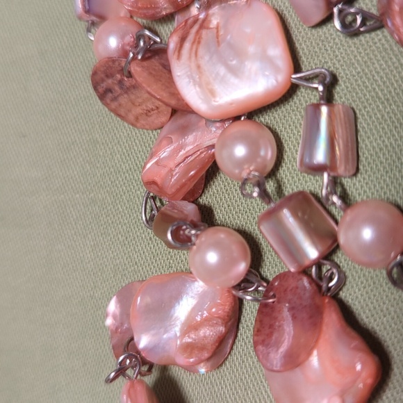 Vintage  pink shell beaded opera length necklace - Picture 4 of 4